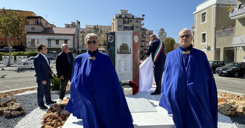Crotone | -Inaugurato un monumento ai Caduti della Seconda Guerra Mondiale – VIDEO